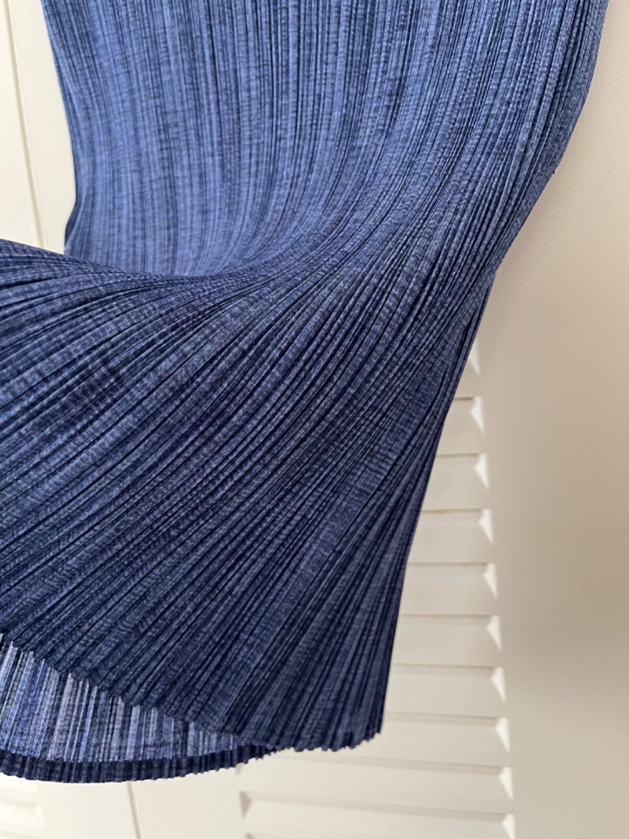 ISSEY MIYAKE Pleats Please Sleeveless Top Indigo Blue Size 3 ISSEY MIYAKE Pleats Please Sleeveless Top Indigo Blue Size 3