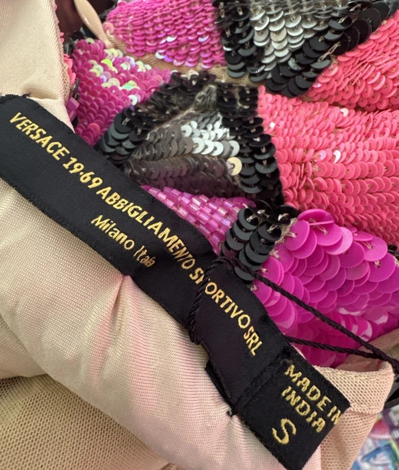 Versace 1969 Abbigliamento Rosa Lentejuelas Conjunto de 2 Piezas Falda Corta Talla Pequeña Foto 4 de 4