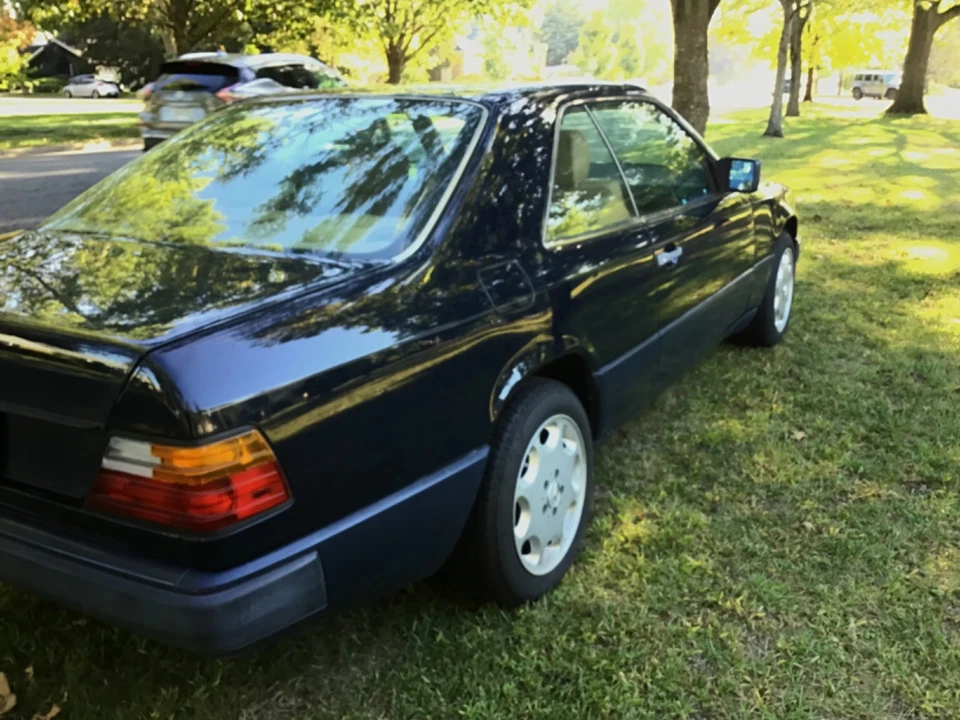 1989 Mercedes-Benz 300-Series 300 CE / 3.0L I6 F RWD купе с люком и кожей - Изображение 2 из 4
