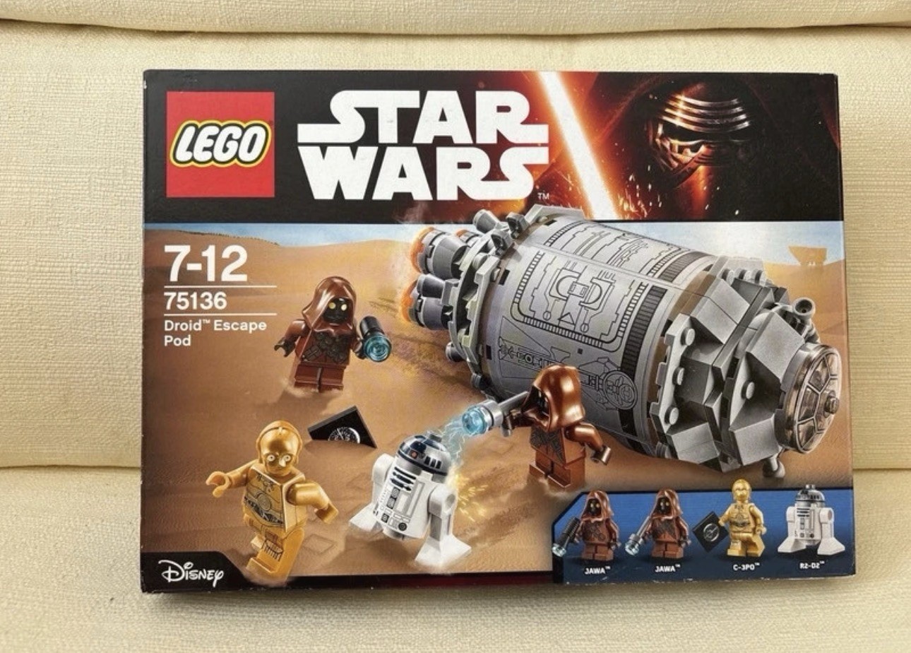 LEGO Star Wars Droid Escape Pod Set 75136 with Minifigures