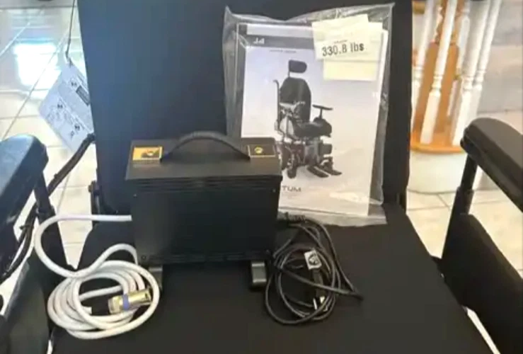 Silla de ruedas eléctrica Quantum J4 HD Foto 3 de 4