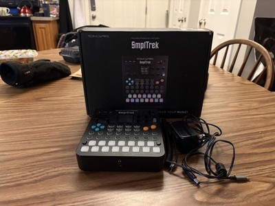 Sonicware SmplTrek Portable Digital Sampler 16 Pad Triggers USB Audio Black