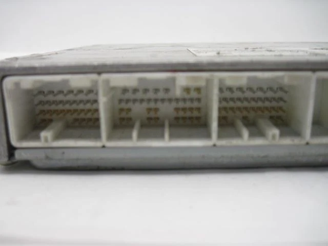 COMPUTADOR ECM Toyota Camry 2003 03 4 cilindros automático 896610X040 843725 - Imagem 3 de 4