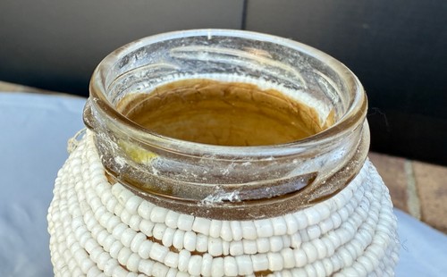 lot/2 pots/vases vintage art populaire africain jaune blanc rayé perles upcyclé verre - Photo 10/17