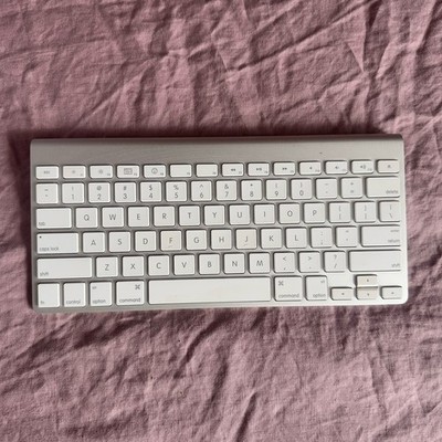 Apple Wireless Keyboard A1314 Bluetooth Aluminum Silver Excellent Condition