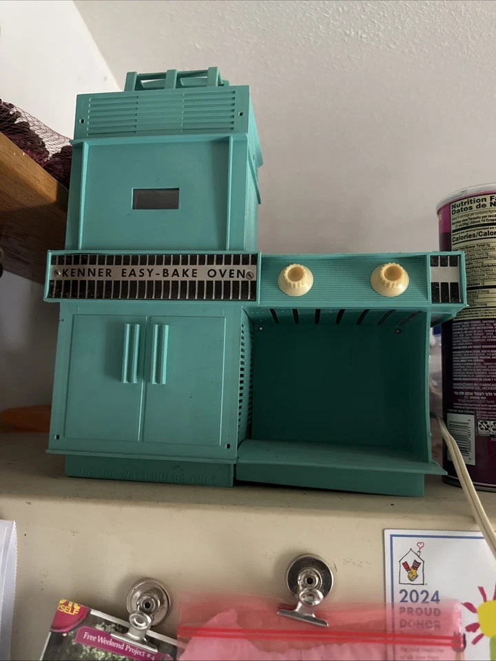Vintage 1964 Kenner Easy Bake Oven Turquoise Untested, Oven Only, (See Pics) - Image 2 of 4