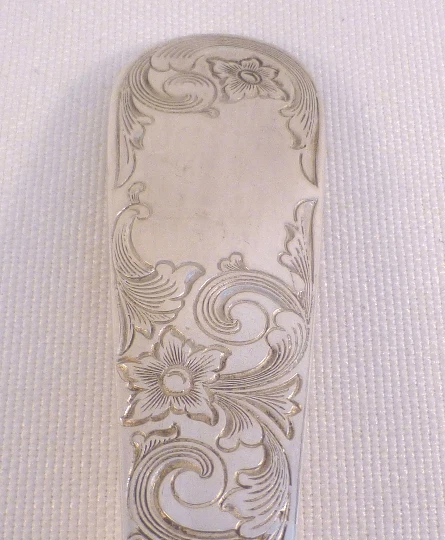 Antiguo tenedor grande de carne fría grabado por Kirk Sterling de Maryland Foto 4 de 4