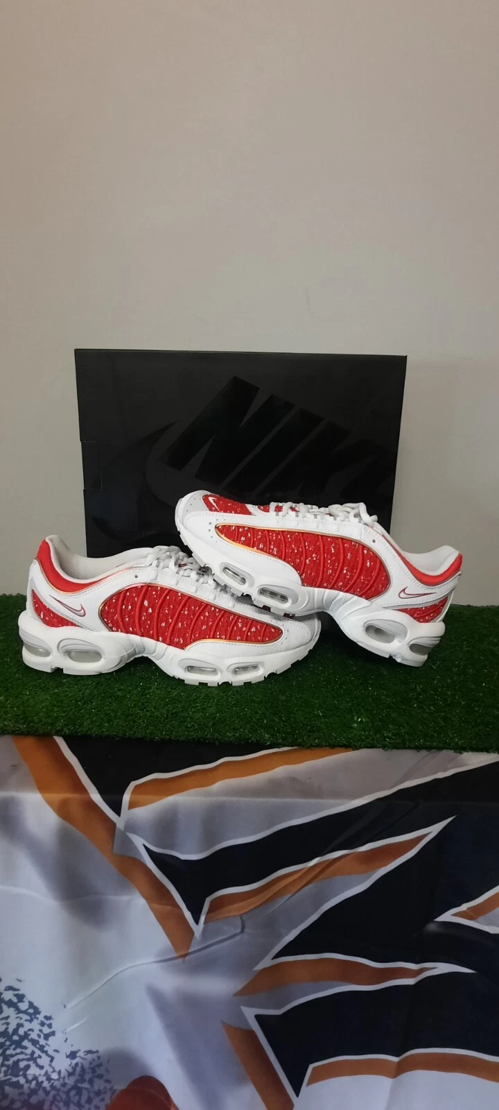 Supreme Max Tailwind 4 2019 US9.5m/US11wmns/UK8.5/BR41//27.5CM Brand New.