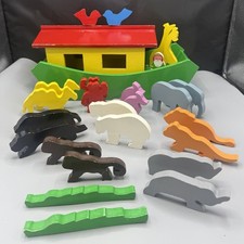 Vintage wooden Noah's Ark with 24 animals - hand crafted