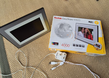Kodak EasyShare W1020 telaio digitale wireless 10" usato