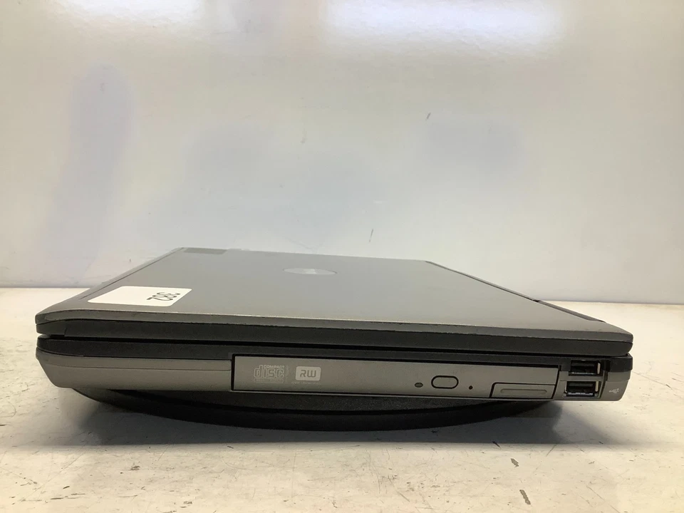 Dell Latitude D620 Intel Core Duo 06E8 1,83 GHz 2 GB SIN DISCO DURO - Pantalla atenuada Foto 4 de 4