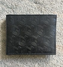Guess Los Angeles Men's Bifold Embossed G Cube Logo Leather ID flap Wallet Black