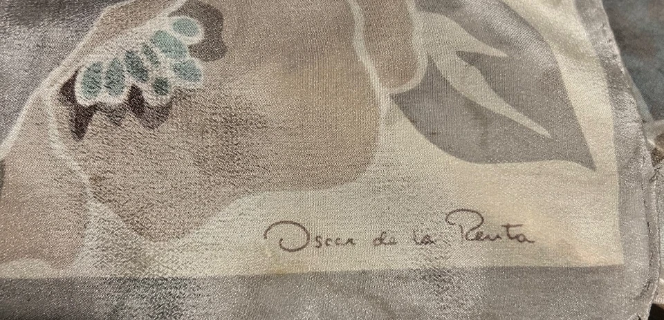 Preciosa bufanda vintage de 31 x 31 pulgadas de seda, bronceada grande, malva y gris con patrón floral Foto 3 de 4