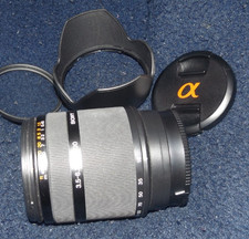 Sony AF DT 3,5 - 6,3 /18 - 200mm con pacchetto accessori per Sony A