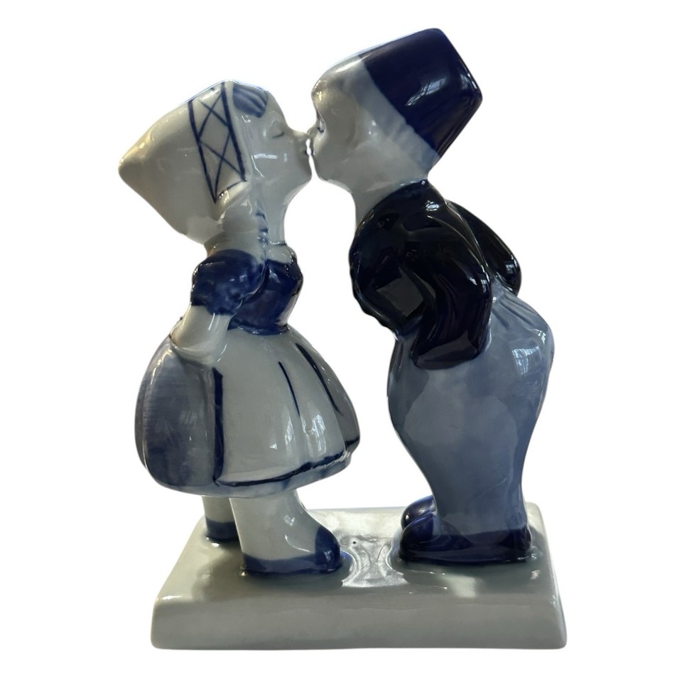 Vintage Delft Blue Holland Boy Girl Kissing Hand Painted Figurine FREE ...