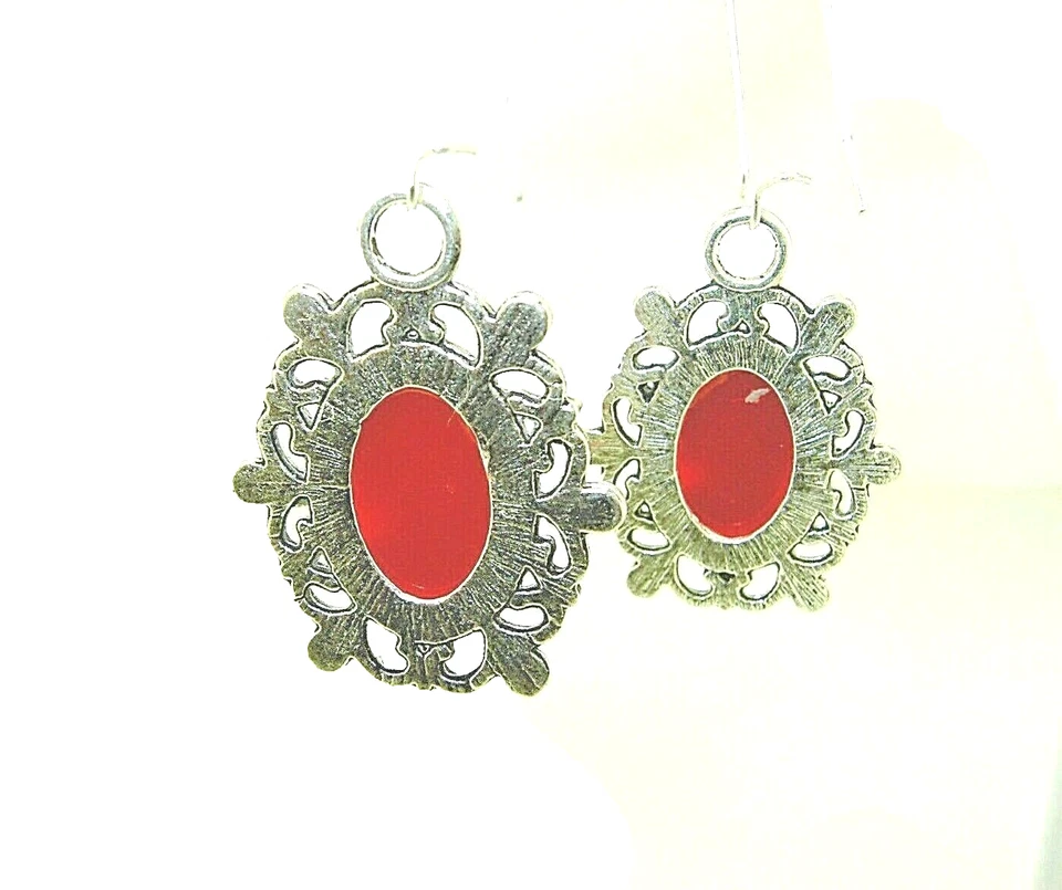 Nuevos Pendientes colgantes Mirabelle esqueleto rojo camafeo tono plata 2-1/8" de largo Foto 2 de 3