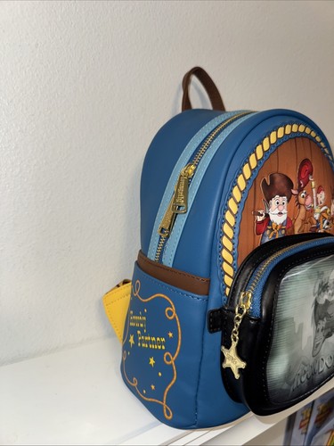 Exklusiver LOUNGEFLY Rucksack, Lenticular Toy Story Disney Pixar Woodys Roundup - Bild 3 von 8