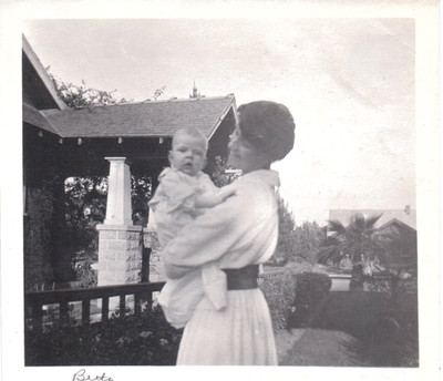 PHOTOGRAPH WOMEN'S/BABY FASHION S. CATALINA AVE. PASADENA CALIFORNIA OLD PHOTO