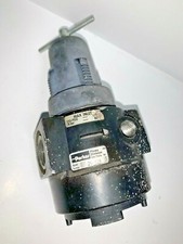 PARKER REGULATOR, 250 PSIG, 18 BAR, 24-424, 3/4" PORT (2), 7/16" PORT (1)