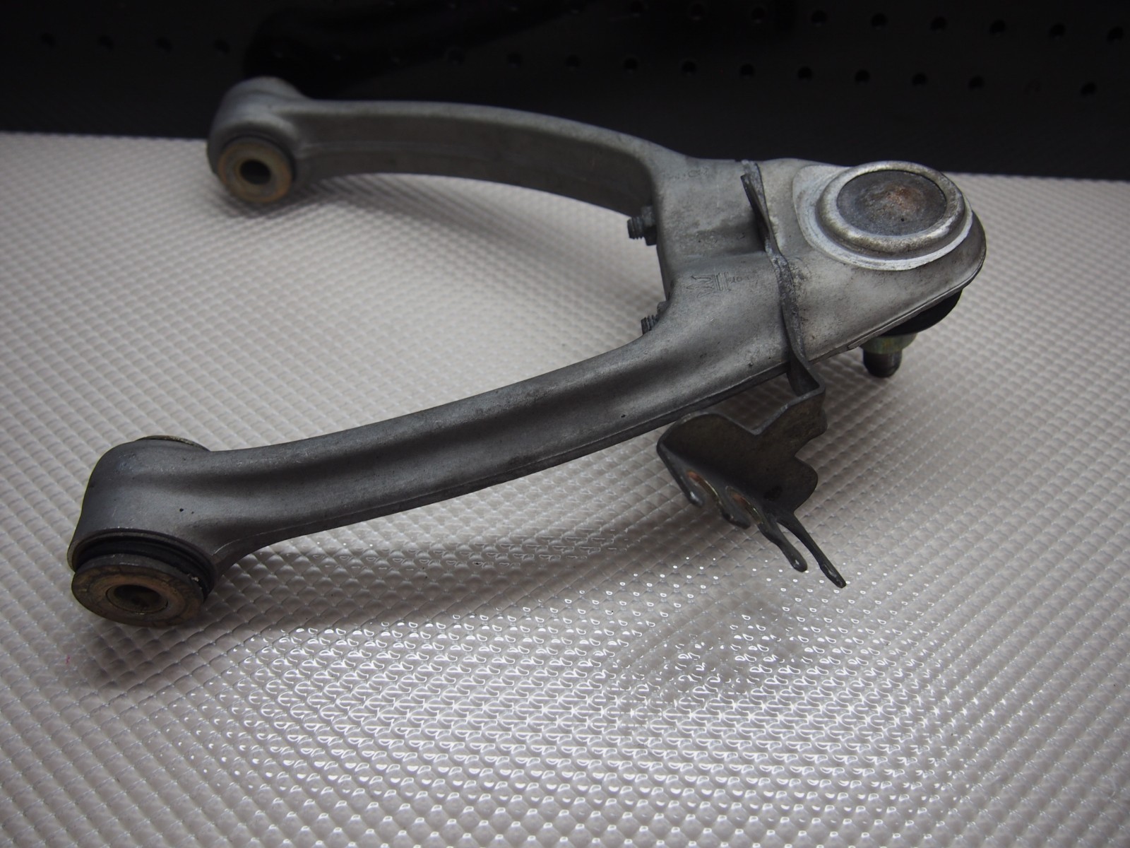 02-06 MASERATI SPYDER M138 4.2L V8 FRONT RIGHT PASSENGER SIDE UPPER CONTROL ARM 