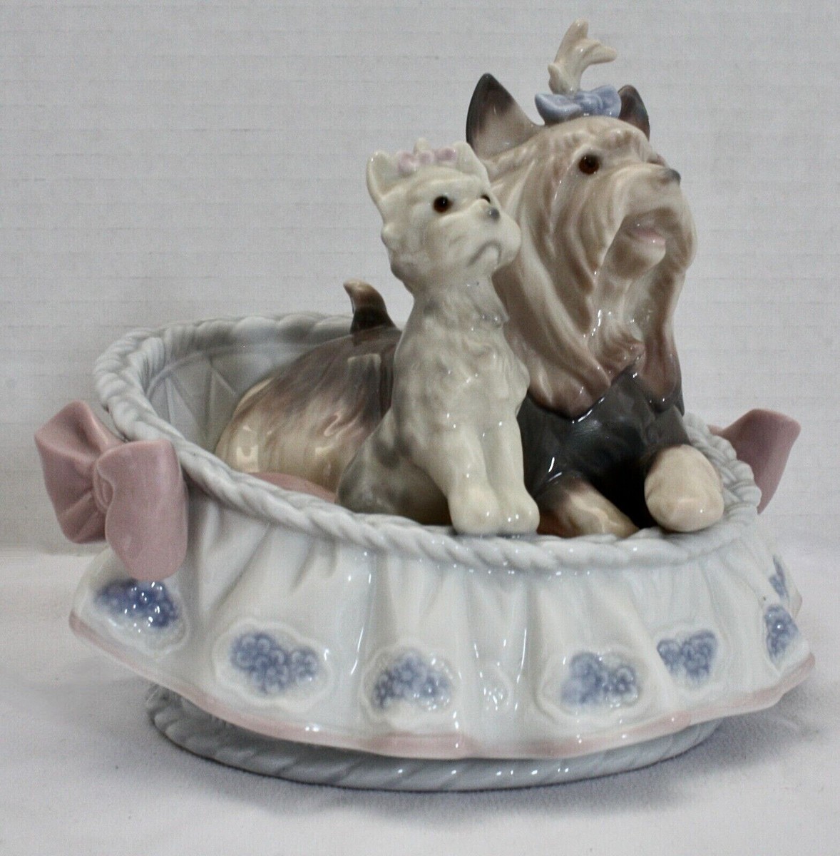 Lladro OUR COZY HOME by José Luis Alvarez. DOGS. Rare Signature