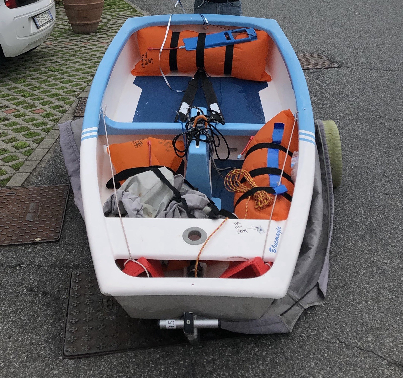 Optimist barca a vela con 3 vele, teli, alberature, vela ITA 8896 e carrello