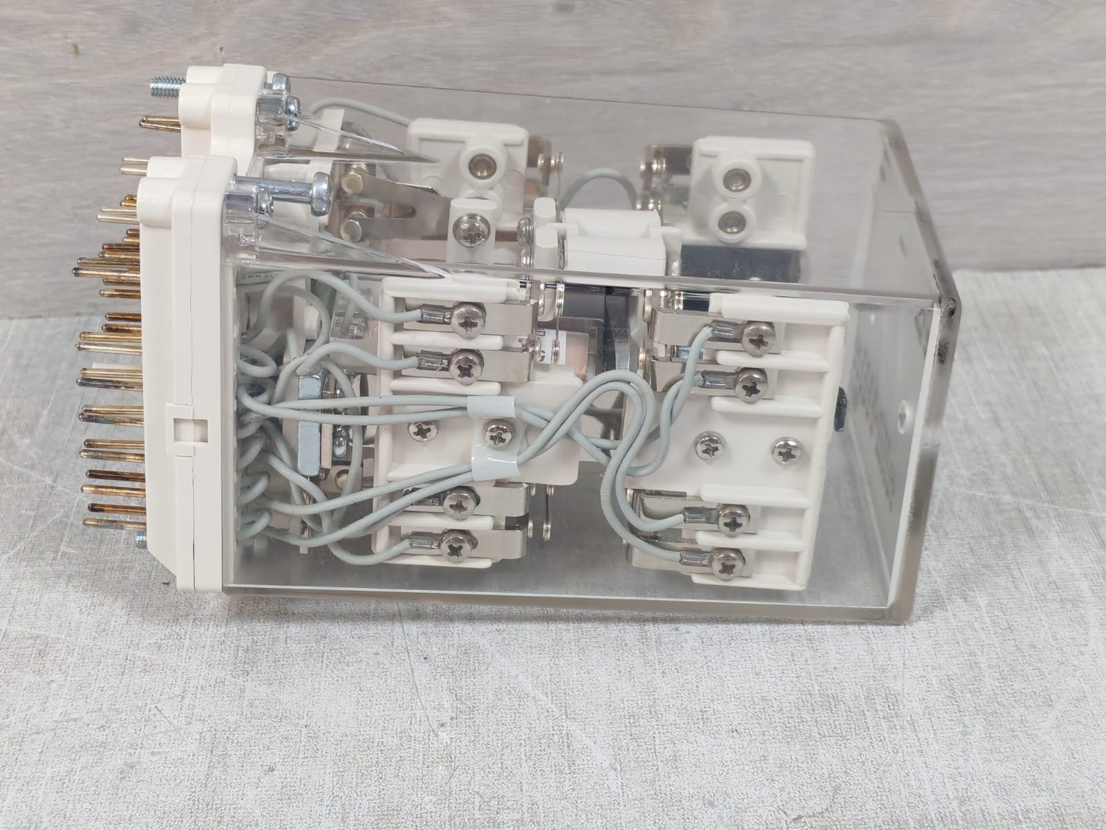 ABB RXMVB 2 / RK251 024-AP ABB RXMVB 2 / RK251 024-AP BISTABLE RELAY 125V 9