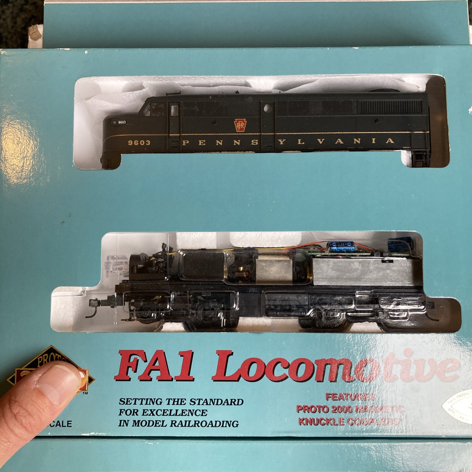 Proto 2000 HO Scale Diesel FA 1 & FB1 Pennsylvania Both Powered DCC Ready thumbnail 3