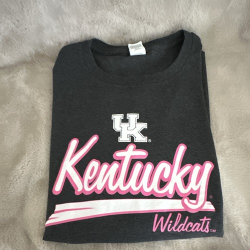 2XL Kentucky Wildcats T-Shirt Gray Pink White. Smoke-free & pet fee home.