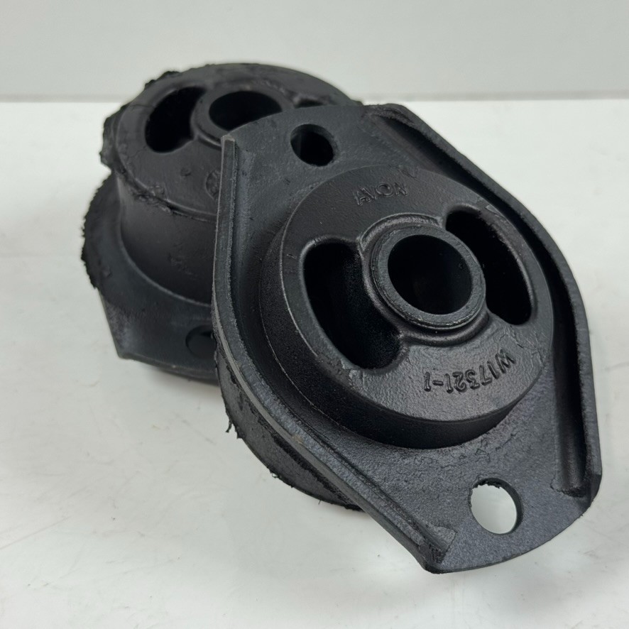 [NOS] Bentley Continental/Rolls Royce Silver Spur Compliance Mount UR72000 PAIR
