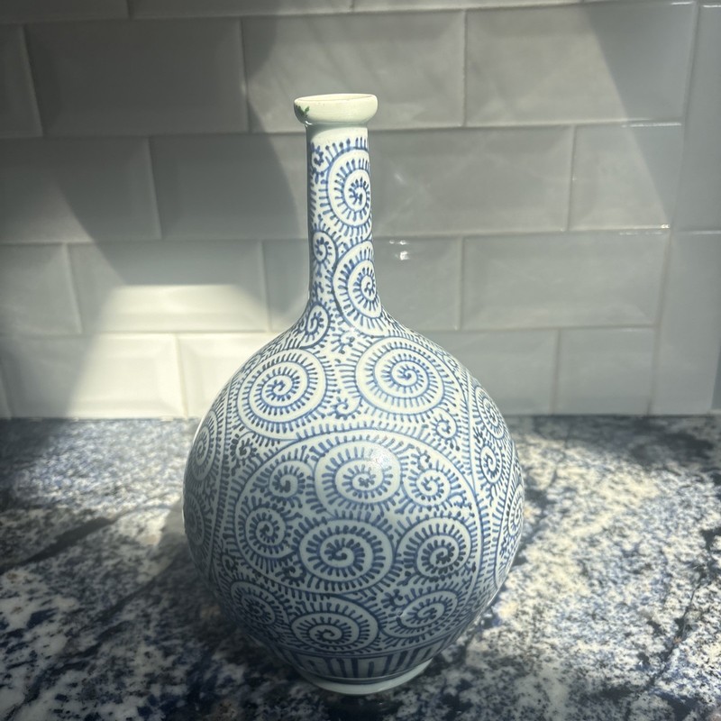 Antique Japanese Arita Imari Blue & White Porcelain Bottle Vase Tako Karakusa