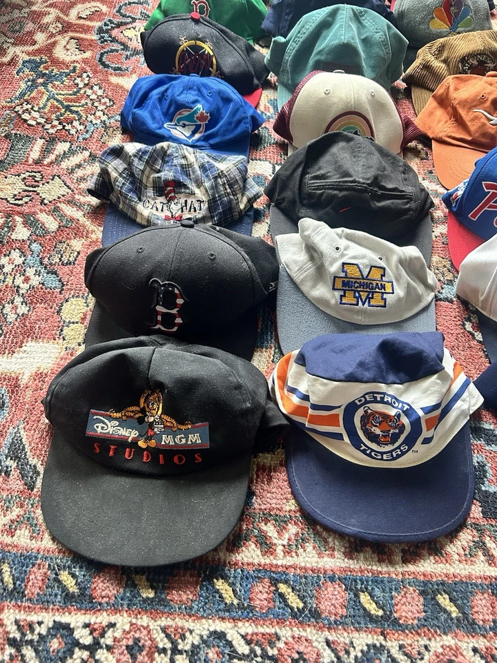 Lote De Colección De 36 Sombreros Deportes Disney MLB NFL Foto 3 de 4