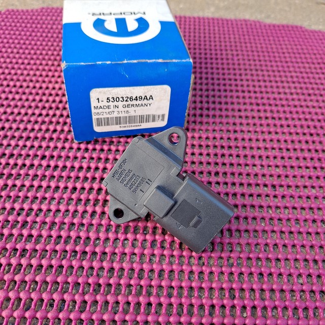 Temperature and Manifold Absolute Pressure Sensor Mopar 53032649AA for