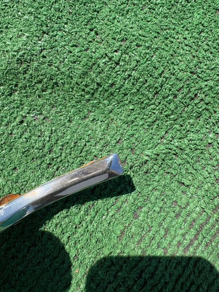 1958 Pontiac Star Chief small paint divider trim above & below backup light 58 Foto 3 de 4