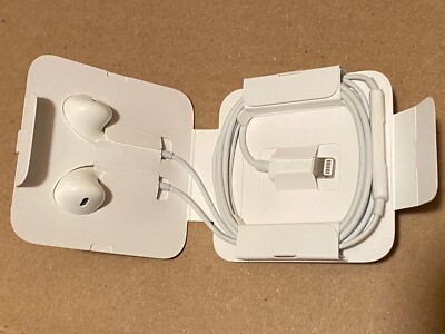 Genuine New Apple A1748 EarPods EarBud Headphone with Lightning Connector