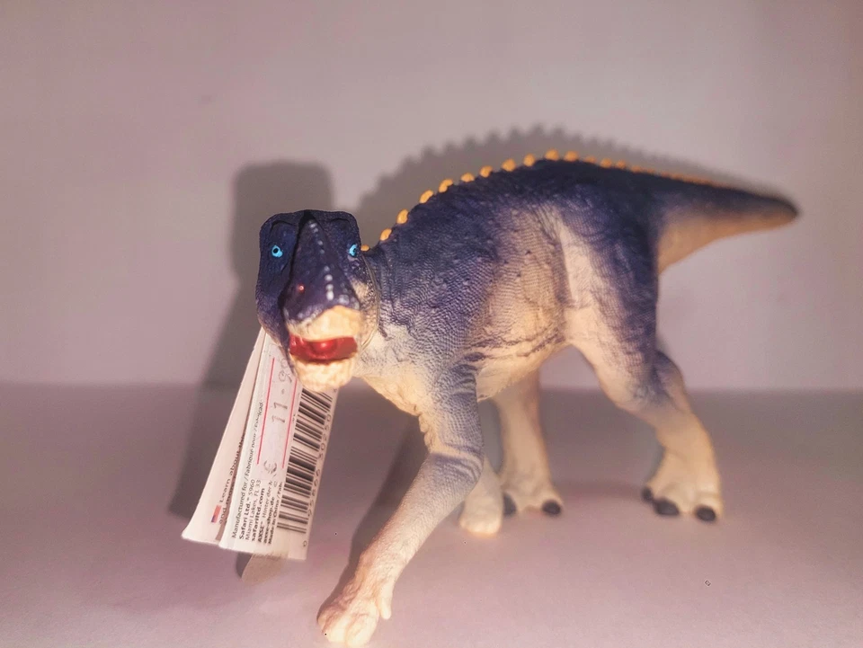 BRAND new 2013 'RETIRED' Safari ltd. gryposaurus with TAGS-dinosaur figure - Image 4 of 4