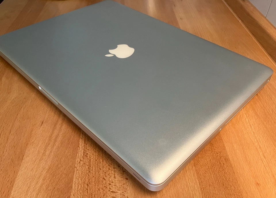 Apple MacBook Pro 17 Zoll, Modell A1297, Intel Core i7 2,4GHz;16GB RAM;480GB SSD - Bild 3 von 4