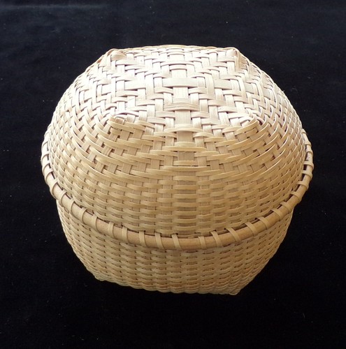 HAND CRAFTED SHAKER STYLE CAT EARS BASKET WITH LID ASH