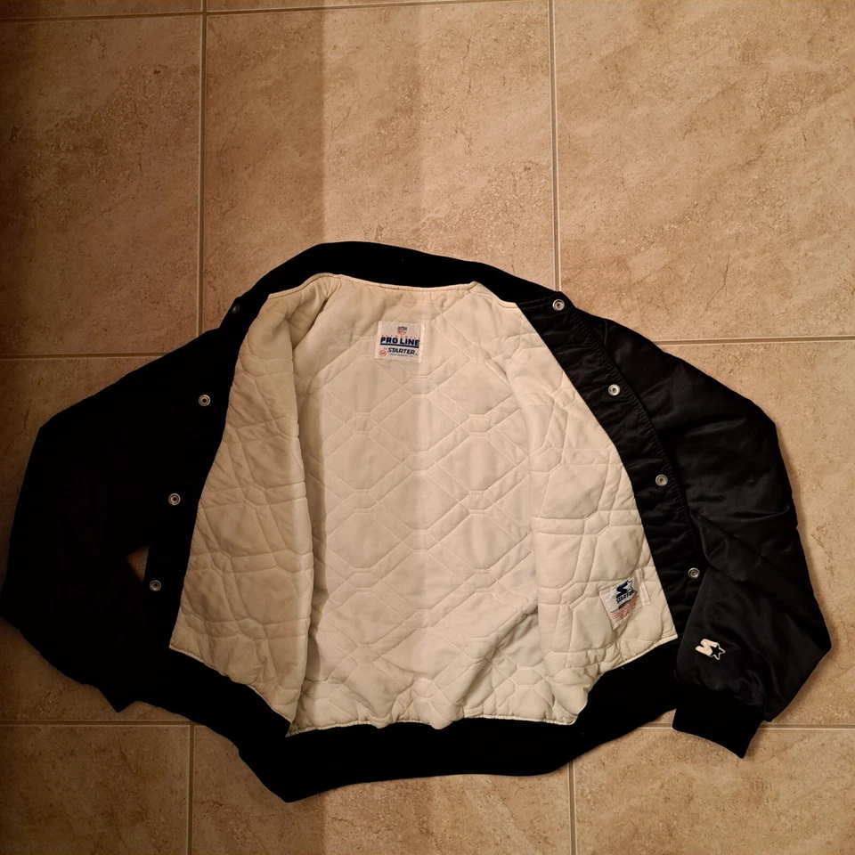 Jaqueta Varsity Cetim Vintage STARTER Oakland Los Angeles Raiders Pro Line Anos 1980 - Imagem 2 de 4