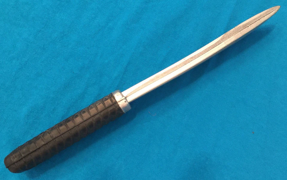 Тренировочный резиновый нож для боевых искусств 9-1/2 дюйма БЕСПЛАТНАЯ ДОСТАВКА  - Изображение 2 из 3