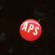 C17 - VINTAGE APS METAL BUTTON PIN AMERICAN PHILATELIC SOCIETY