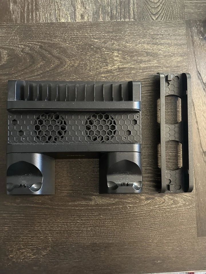 Soporte Vertical Para PS4, Ventilador Con Controlador Estación Cargador Foto 3 de 4