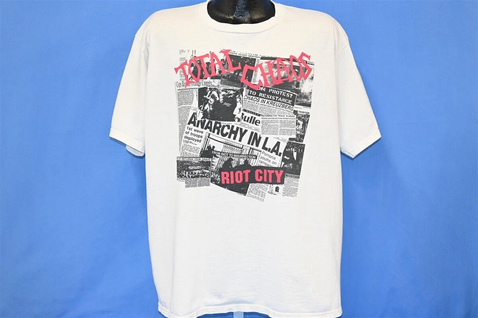 Camiseta vintage años 90 TOTAL CHAOS RIOT CITY ANARCHY IN LA PERIÓDICO PUNK BLANCA XL Foto 2 de 4