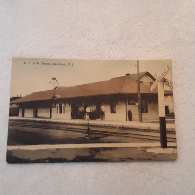 D. L. & W. DEPOT MARATHON, N.Y. COLORIZED 1910 POST CARD