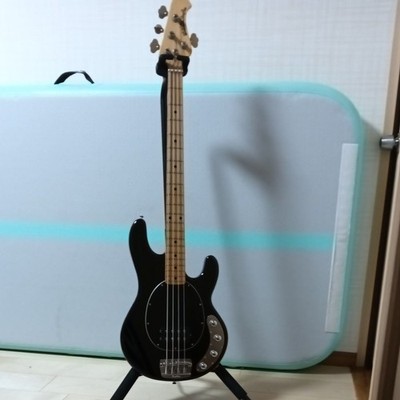 Ernie Ball Music Man StingRay 2013 USA aktive 4-saitige E-Bassgitarre