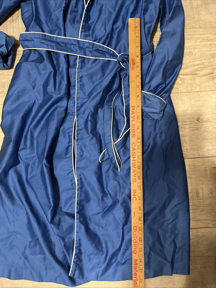 Bata de corbata delantera azul vintage años 70 David Brown para Saks Fifth Avenue - con bolsillos Foto 4 de 4