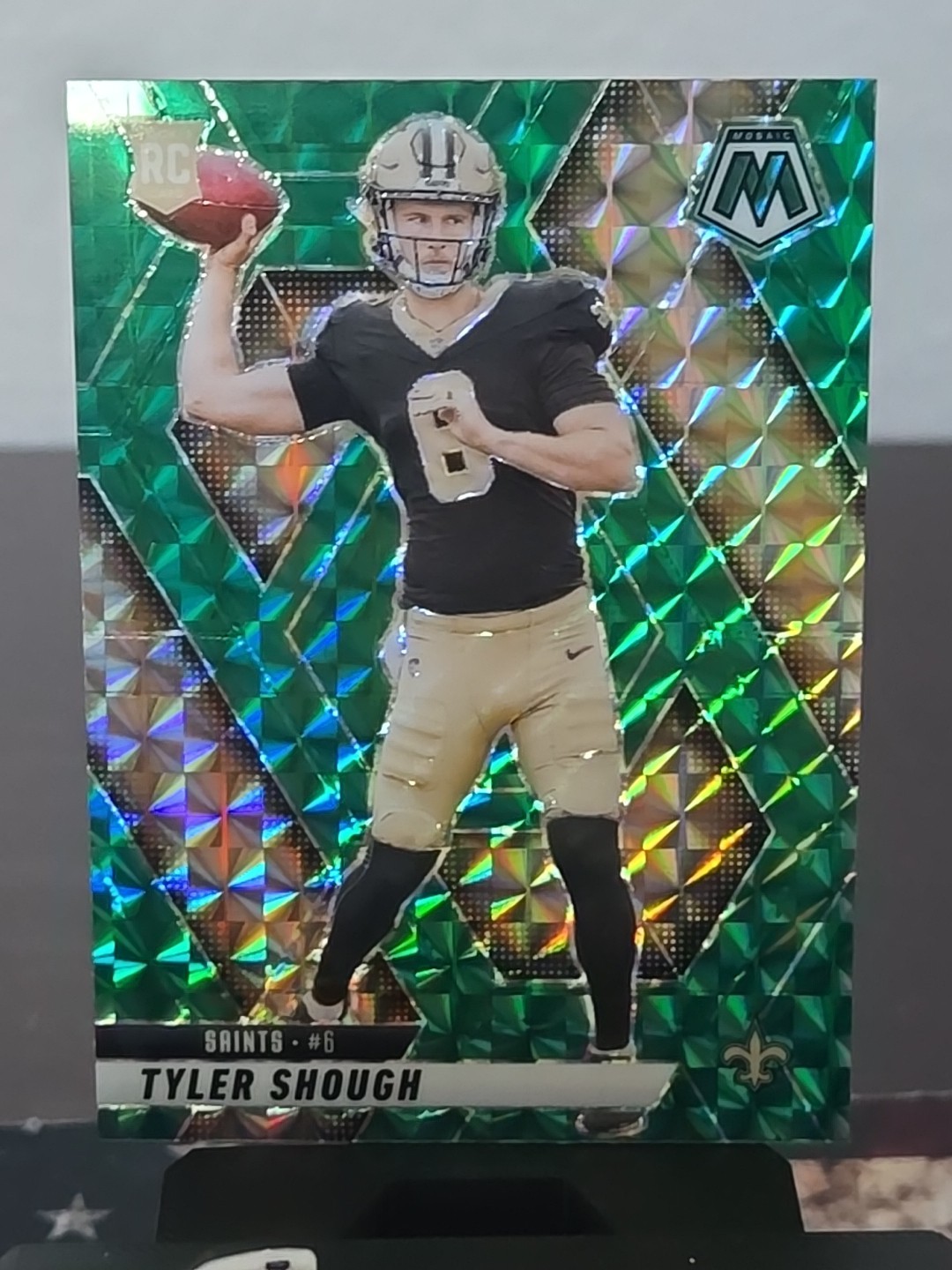 2025 Panini Mosaic Tyler Shough Green Prizm New Orleans Saints Rookie #312 RC