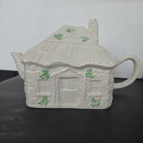 Tetera Belleek Trébol Casa Irlandesa Coleccionista con Tapa Cuadrada (De Colección_