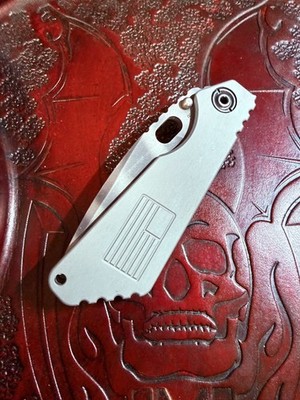 Strider SnG TIGER STRIPE SPEARPOINT CPM-20CV BLADE WITH AL FLAG ENGRAVED HANDLE