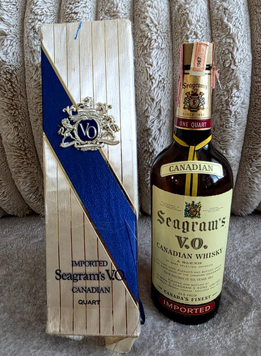 EMPTY 1967 SEAGRAM'S V.O. CANADIAN WHISKEY and BOX